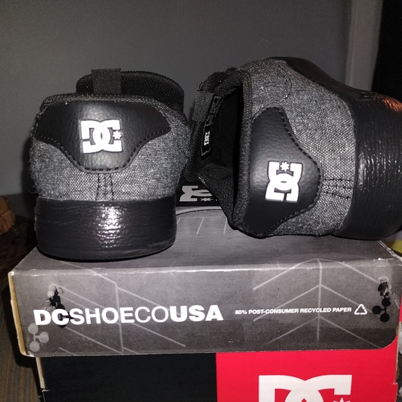 DC slip on casual shoes - Picture 2 of 5